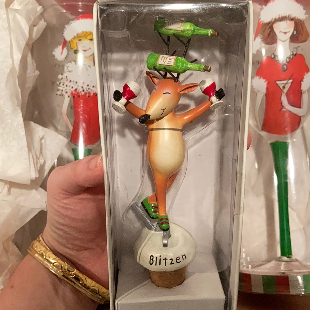 NIB Christmas Wine Glass set w/ festive cork - Picture 2 of 10